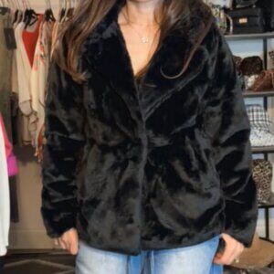 MOMS BEAUTIFUL BLACK JACKET FUR